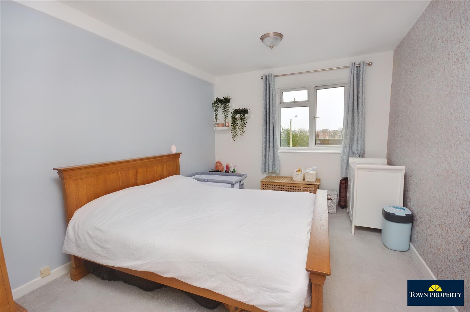 Property Details for Upperton Road Eastbourne East Sussex BN21 1EL